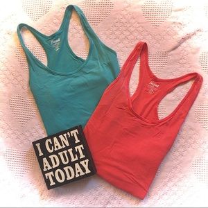 2p. Old Navy Fitted Workout Tops
